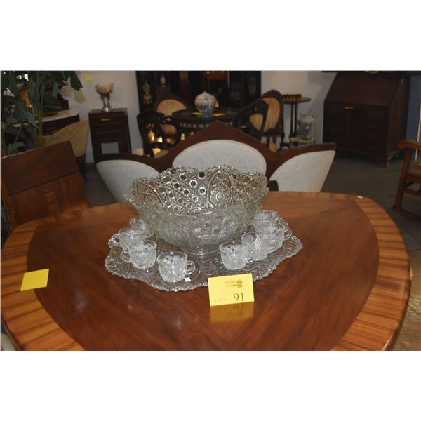 VINTAGE L.E. SMITH DAISY & BUTTON CRYSTAL PUNCH BOWL W/SAWTOOTH EDGE, MATCHING UNDERPLATE & 12 CUPS 