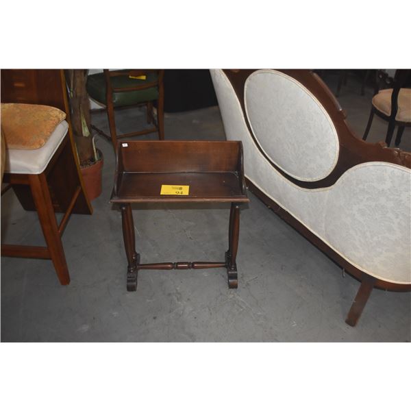 BRANDT ENGLISH REGENCY WALNUT BUTTER STAND/BOOK TROUGH