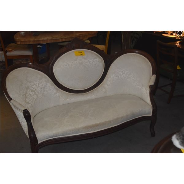 ANTIQUE VICTORIAN UPHOLSTERED LOVE SEAT