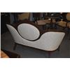 Image 3 : ANTIQUE VICTORIAN UPHOLSTERED LOVE SEAT