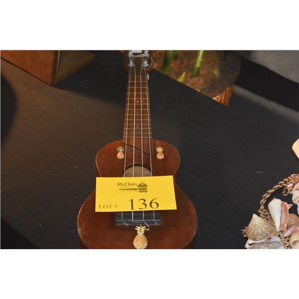 UKULELE W/PINEAPPLE MOTIF