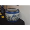 Image 3 : VINTAGE JAPANESE PORCELAIN HIBACHI