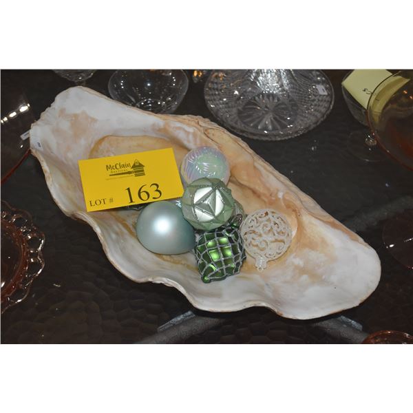 CLAM SHELL  (16 1/2" x 10") W/ORNAMENTS (9 PCS)