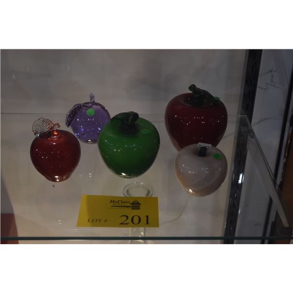 COLLECTION OF GLASS FRUITS (5 PCS)