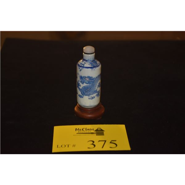 ANTIQUE CHINESE BLUE & WHITE PORCELAIN SNUFF BOTTLE; SIGNED W/STAND