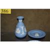 Image 6 : COLLECTION OF WEDGWOOD VASES, PLATES, TRAYS & CREAMER (7 PCS)