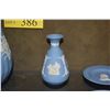 Image 7 : COLLECTION OF WEDGWOOD VASES, PLATES, TRAYS & CREAMER (7 PCS)