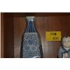 Image 3 : BLUE & WHITE VASES & CHINESE BLUE & WHITE PORCELAIN SITTING BOY STATUE (3 PCS)