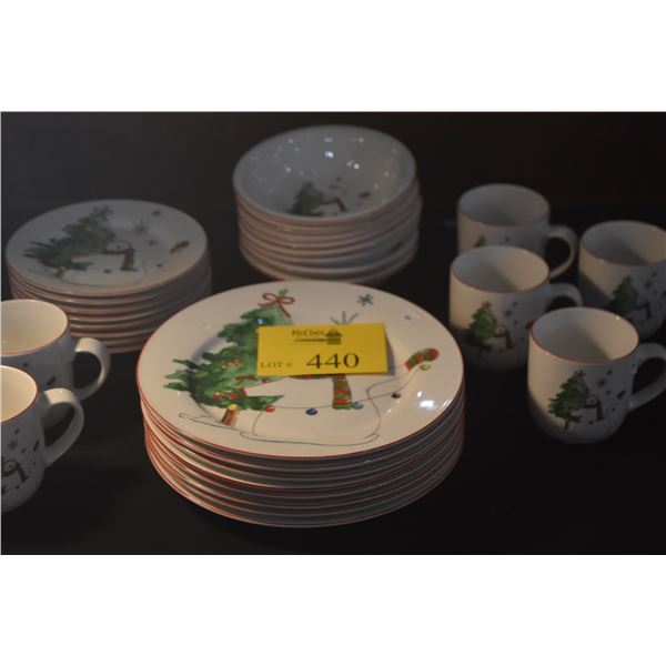 THOMSON, SNOWY SNOWMAN PLATES, BOWLS, DISHES & CUPS (32 PCS)