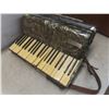 Image 4 : Hohner Tango V Accordion With Case
