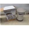 Image 4 : Indoor Bug Trap Plus Spool of Christmas Lights