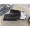 Image 7 : Two Poly Gas Containers and Two Extended Truck Mirrors From 2005 Chevrolet
