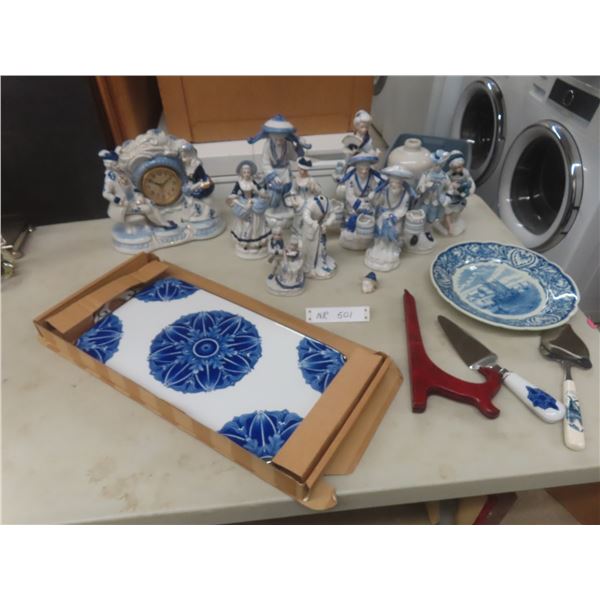 Vintage Victorian-Style Blue and White Porcelain Quartz Mantel Clock, Chinese Porcelain Figurines,