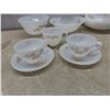 Image 5 : Twenty-Two Piece Federal Glass Golden Glory Pattern Milk Glass Set