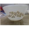 Image 9 : Twenty-Two Piece Federal Glass Golden Glory Pattern Milk Glass Set