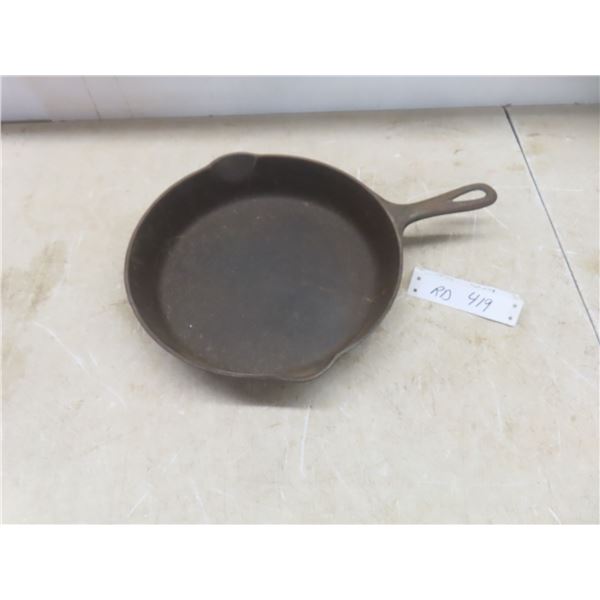 Griswold 9 in Cast Iron Fry Pan