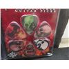 Image 6 : New Twenty-Four Packs of Skull-Related Guitar Picks With Display