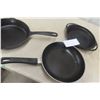 Image 5 : Three Frying Pans - 2 Cast