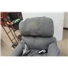 Image 3 : Golden Power Recliner