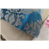 Image 8 : New Old Stock Table Clothes and More
