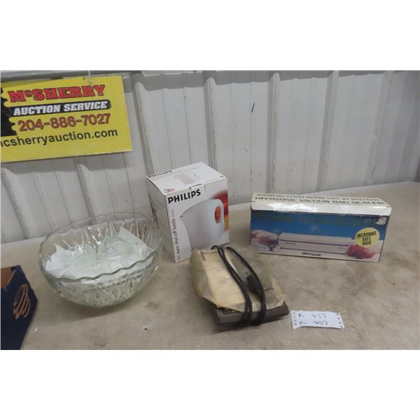 Decosonic Vacuum Sealer, Electric Kettle, Punch Bowl Set, and Calculator