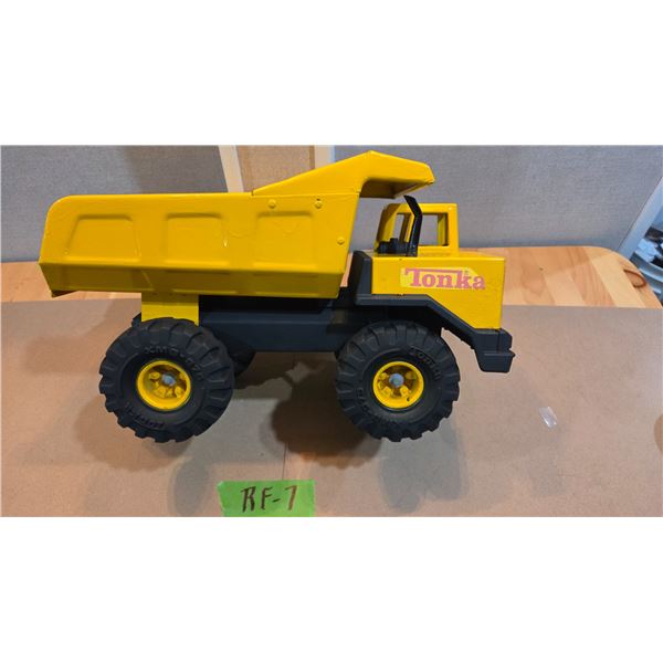 Tonka 1970s 16 Inch Mighty Dump Truck