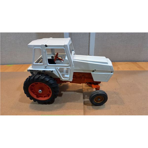 Case IHC Model 2390 Tractor With Cab 1/16th Scale