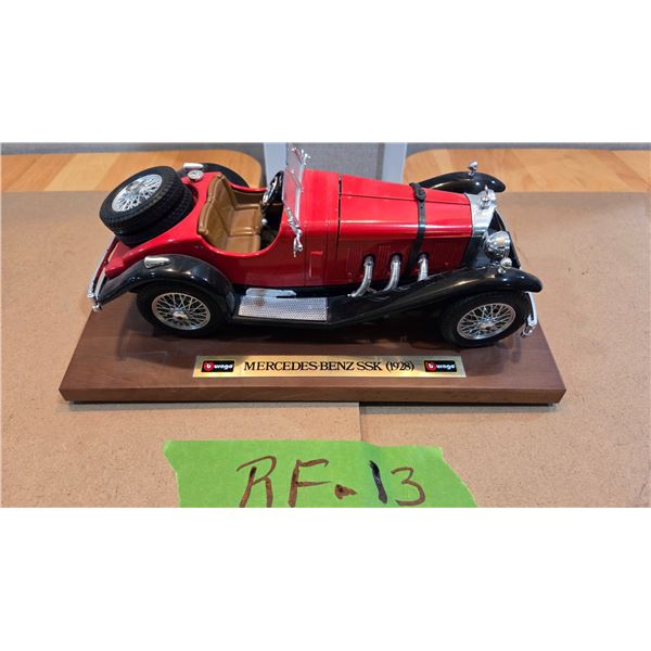 Bburago 1928 Mercedes Benz Convertible 1/18 Scale Die Cast on Display Stand