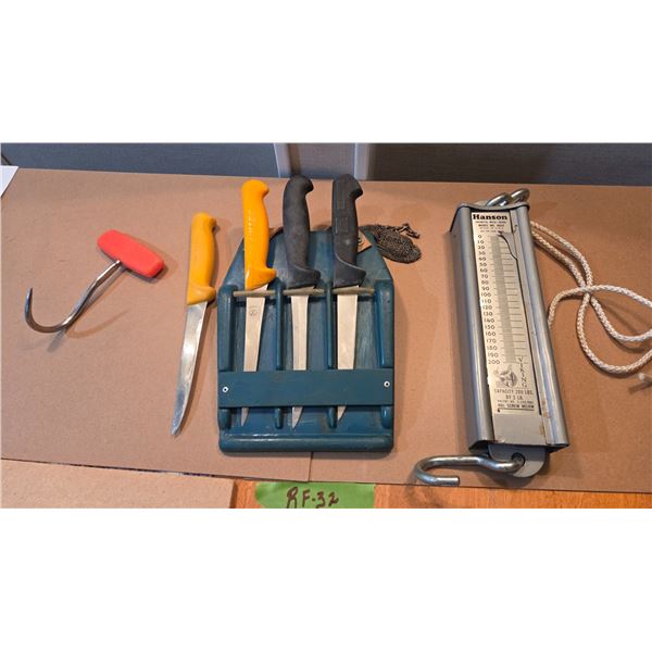 Seven Piece Hunting Butcher Kit 200 Lb Scale Hook Four Knives With Rack