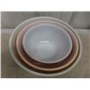 Image 3 : Six Pyrex Nesting Bowls and Covered Casserole Dish