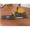 Image 4 : Bostitch Framing Nailer With Fuel, Box of Stick Nails, 28 Degree Wire Collated