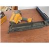 Image 7 : Bostitch Framing Nailer With Fuel, Box of Stick Nails, 28 Degree Wire Collated