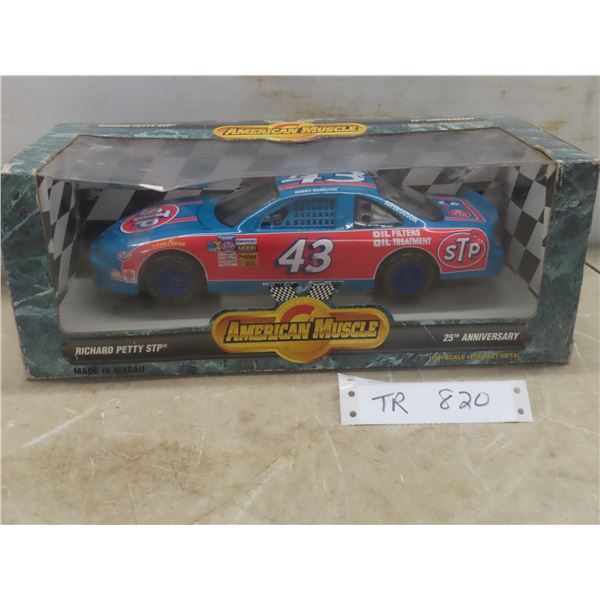 American Muscle Ertl Collectibles Richard Petty STP 25th Anniversary, 1/18 Scale