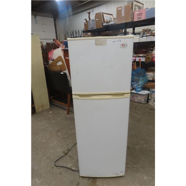 LG Refrigerator With Top Freezer, 60" x 21" x 28"