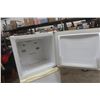 Image 3 : LG Refrigerator With Top Freezer, 60" x 21" x 28"