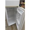 Image 4 : LG Refrigerator With Top Freezer, 60" x 21" x 28"