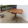 Image 6 : Antique Drop-Leaf Side Table, 30" x 26" x 22" Extended