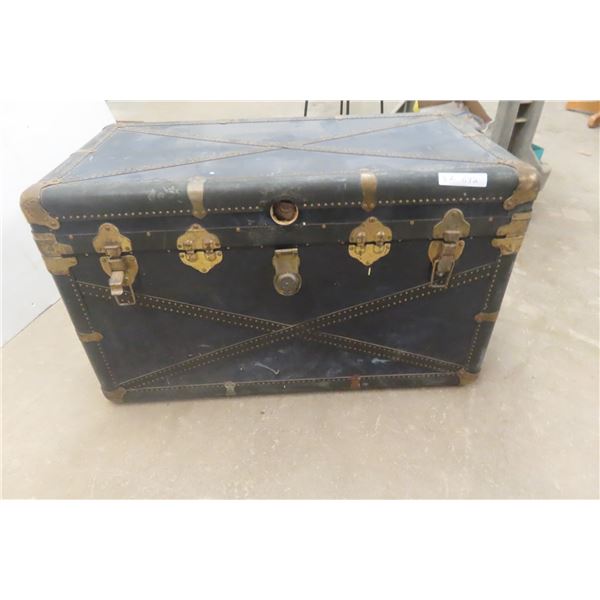 Trunk With Top Tray, 22" x 37" x 20"