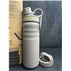 Image 4 : 1 Grandties Sports Insulated Water Bottle (24oz) with 2 Lids - Leakproof Design - New in Box