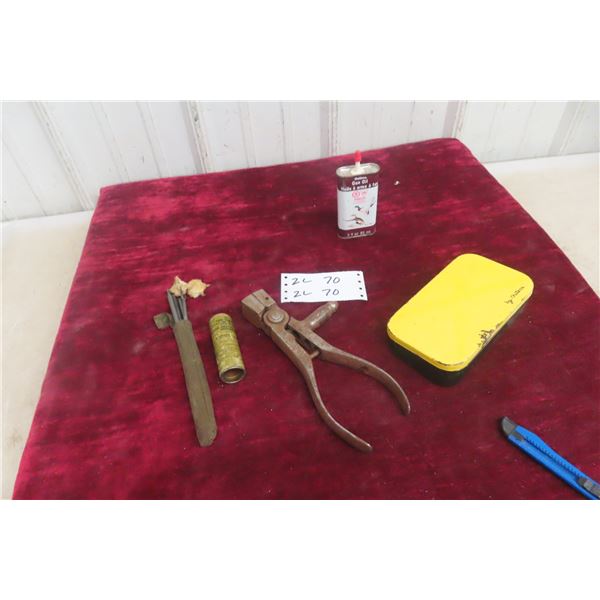 Vintage Handheld Reloading Tool W/ Gun Oil, Cleaning Rod
