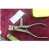 Image 4 : Vintage Handheld Reloading Tool W/ Gun Oil, Cleaning Rod