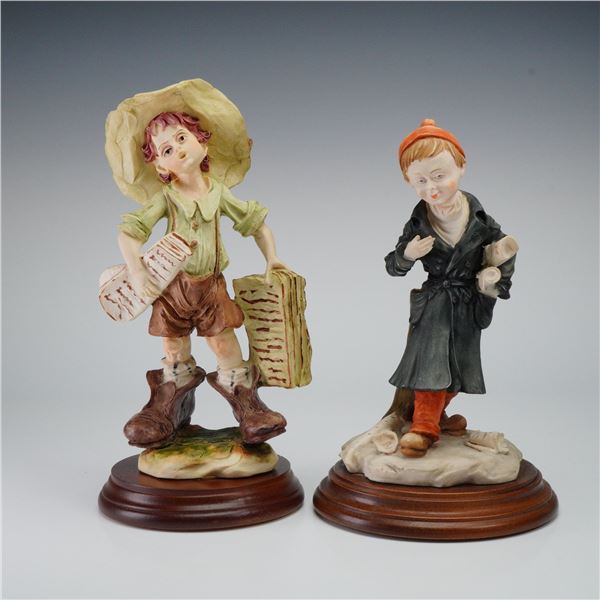 2pc Italian Newspaper Sellers Porcelain Figurines