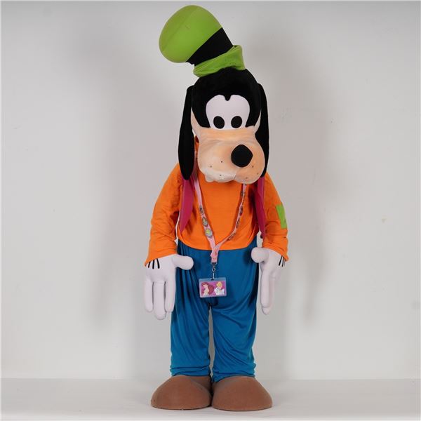 Disneyland - Walt Disney World Goofy Stuffed Character w/ Disney Pins Lany