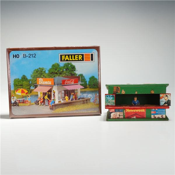 2pc Faller HO B-212 Kiosk Model Kit and Newstand