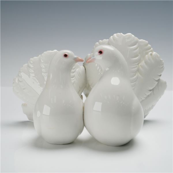 Lladro Porcelain Figurine, Couple Of Doves 1001169