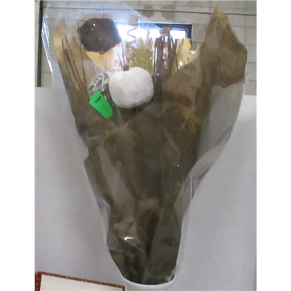 FLORAL ARRANGEMENT, VASE, 4 PLACEMANTS, VASE, PHOTO ALBUM