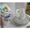 Image 3 : FLORAL ARRANGEMENT, VASE, 4 PLACEMANTS, VASE, PHOTO ALBUM