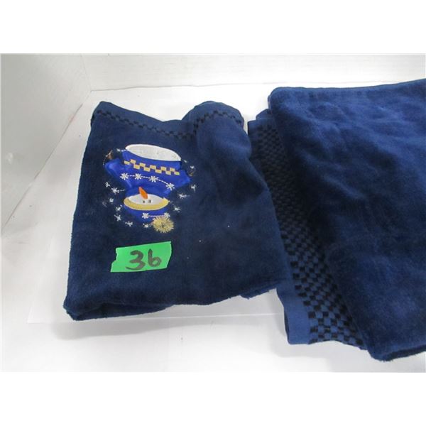 ESTATE:  CHRISTMAS HAND & BATH TOWEL