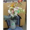 Image 1 : VASE & FLORAL ARRANGEMENT