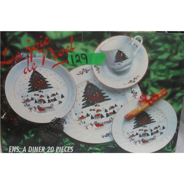 ESTATE:  20 PIECE CHRISTMAS DINNERWARE SET